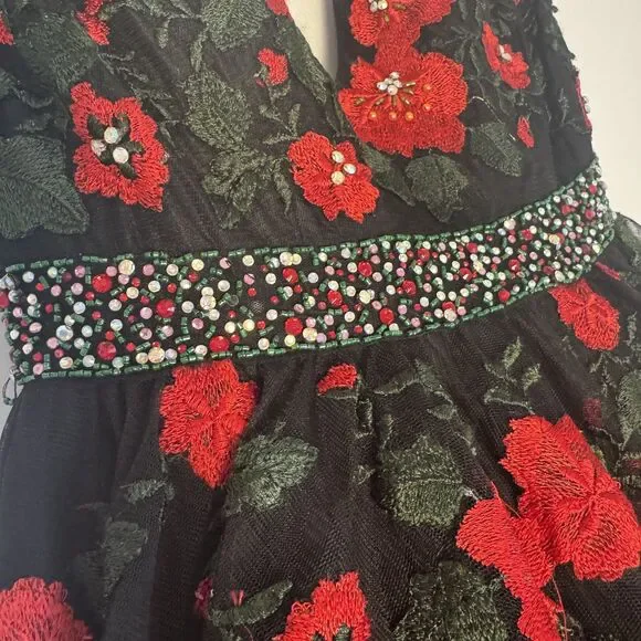 NWT Size 4 Ellie Wilde floral embroidered ball gown crystal belt v neck - Picture 5 of 9